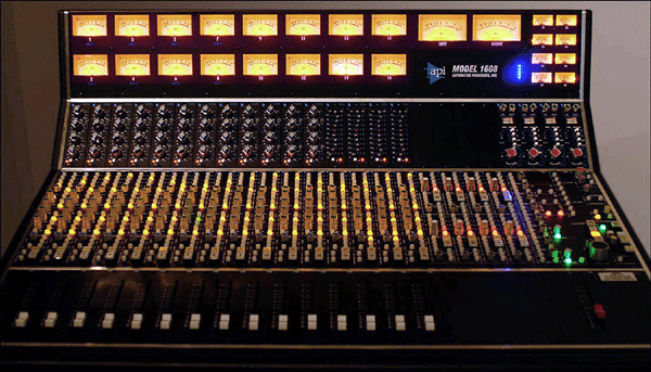 API 1608 Analog Console